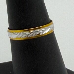 Gold Tone Etched Band Ring Size 7.5 Thin Vintage Style Chevron Design